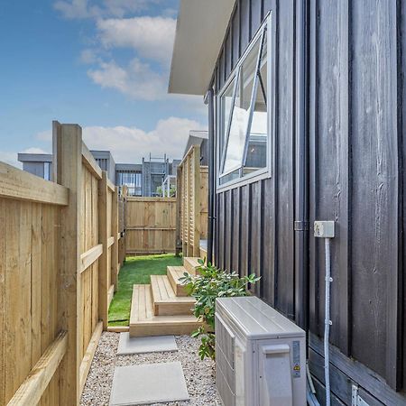Retreat By The Beach - Pauanui Holiday Home Экстерьер фото