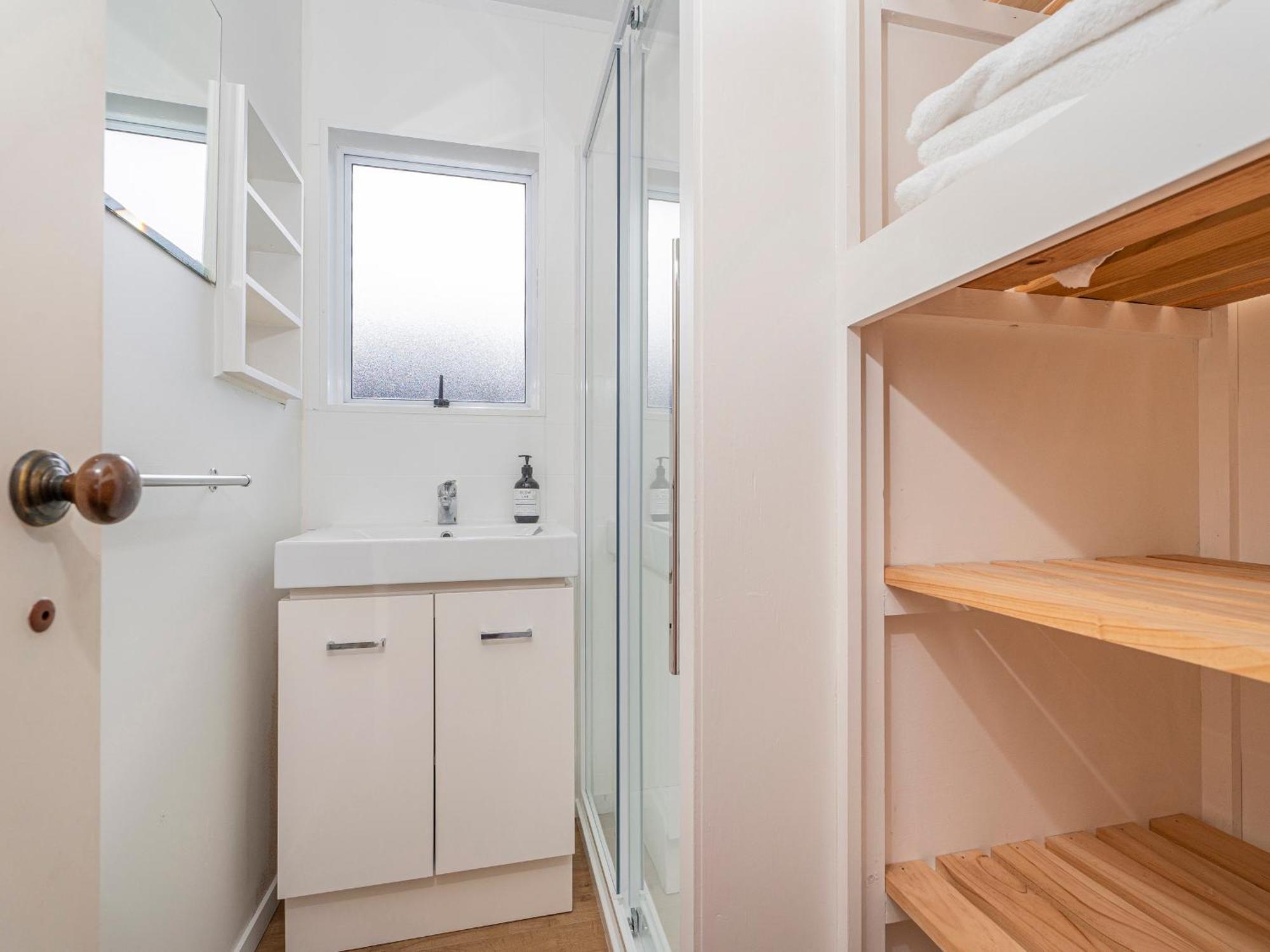 Retreat By The Beach - Pauanui Holiday Home Экстерьер фото