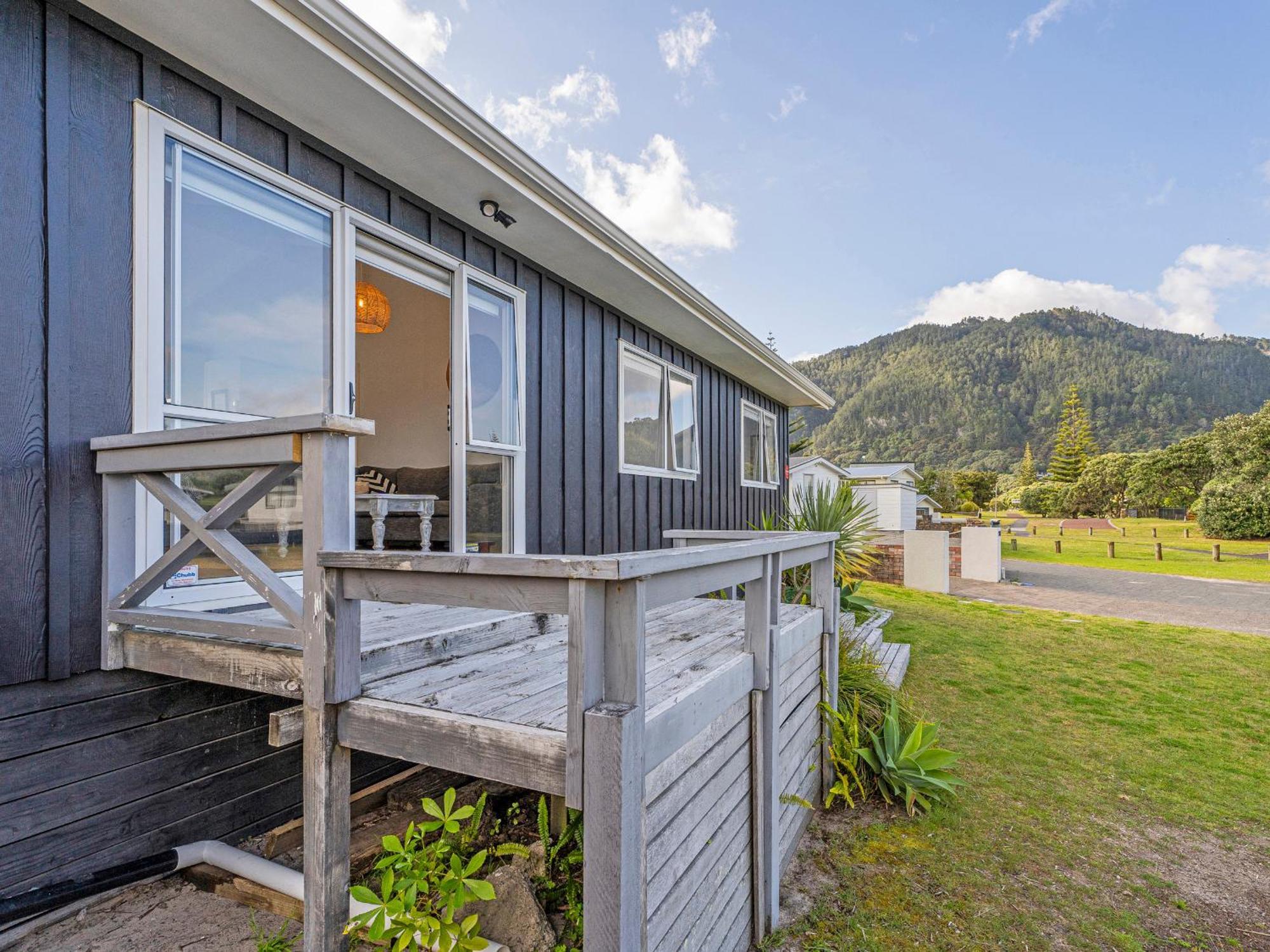 Retreat By The Beach - Pauanui Holiday Home Экстерьер фото