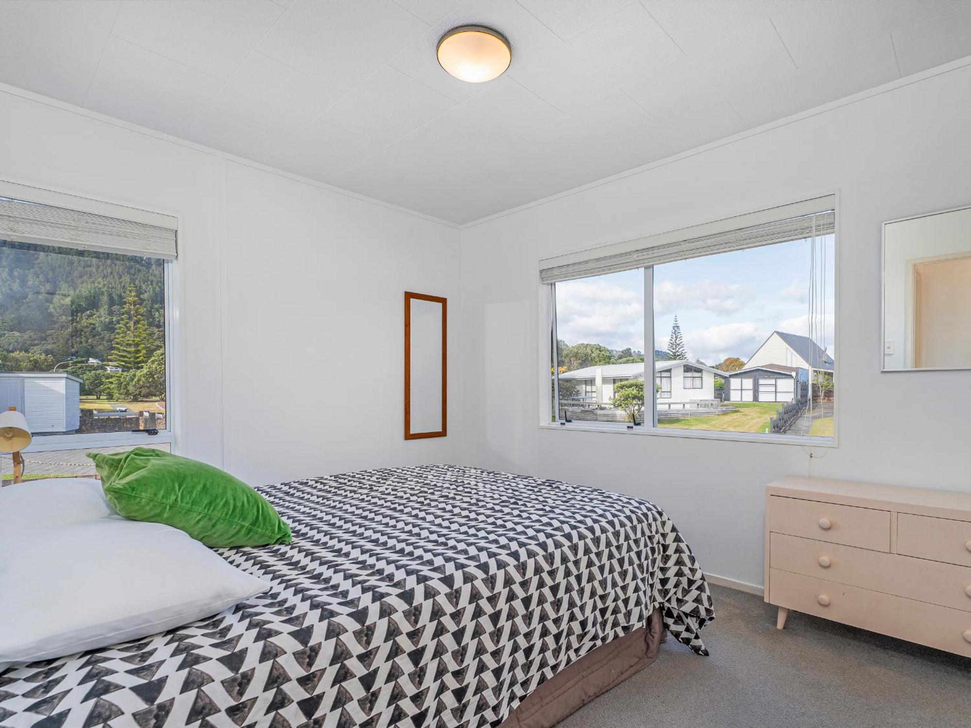 Retreat By The Beach - Pauanui Holiday Home Экстерьер фото